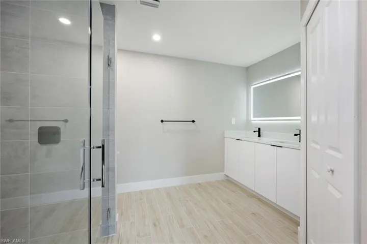 owner's ensuite bath/bano principal