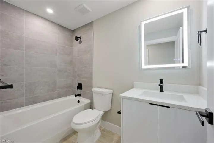 third guest bathroom/tercer bano de invitados