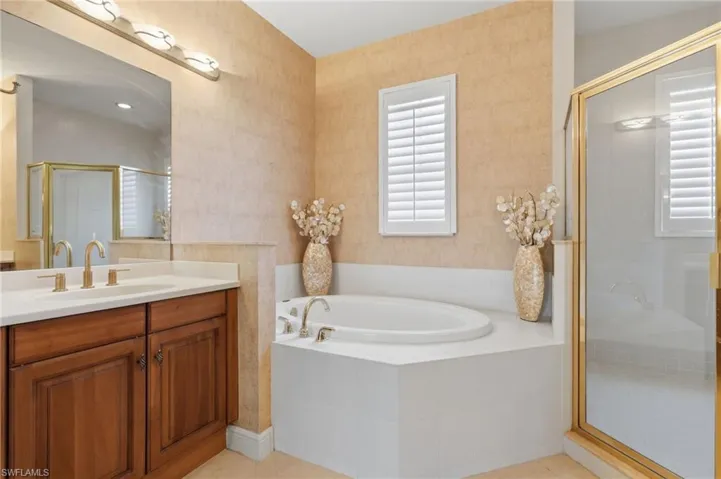 806 Regency Reserve Cir 904, Naples, Florida 34119