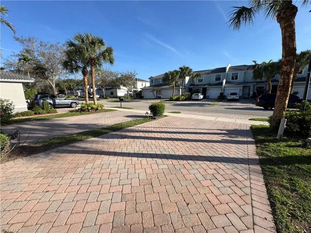 15091  Summit Place  CIR, Naples, FL 34119