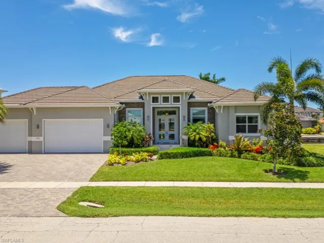 View of front facade with a garage and a front yard