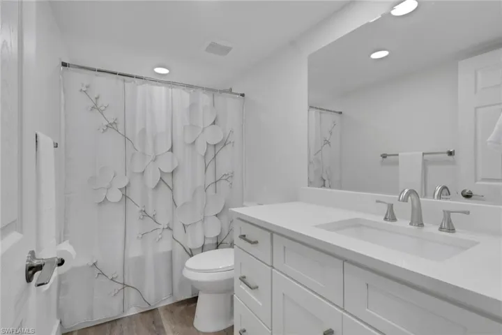 1740 Pine Valley Dr 213, Fort Myers, Florida 33907