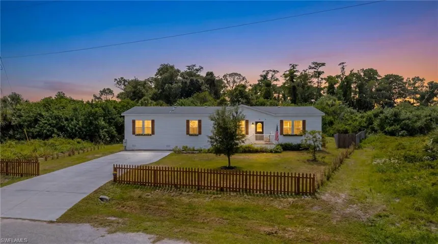 3005 Mignon Cir, Labelle, Florida 33935