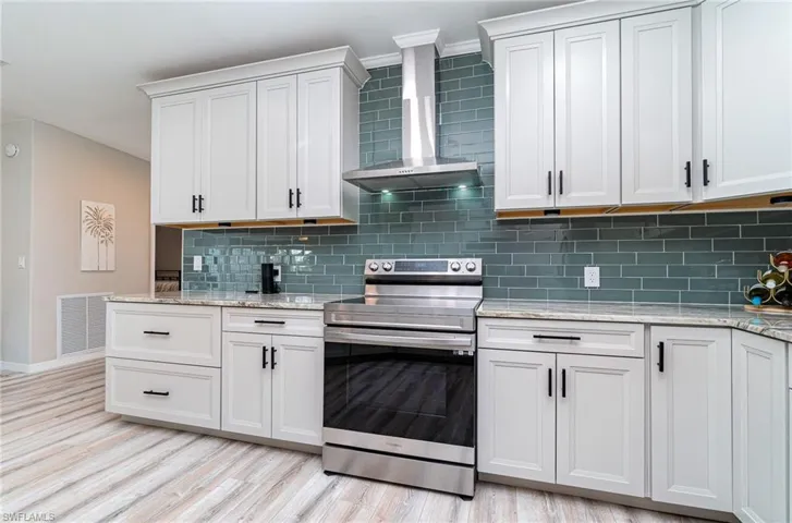 Beautiful Kitchen with walk-in pantry