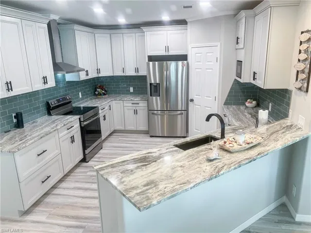 Beautiful Kitchen with walk-in pantry