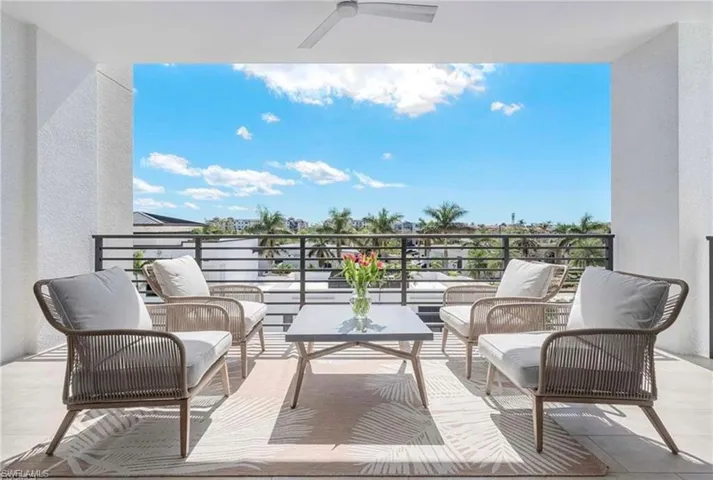 1111  Central  AVE, Naples, FL 34102