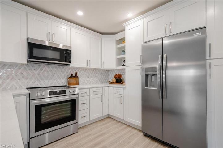 6382 Royal Woods DR, FORT MYERS FL 33908