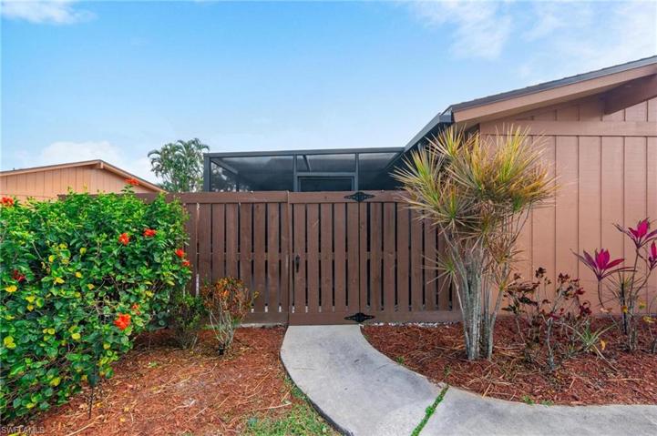 6382 Royal Woods DR, FORT MYERS FL 33908