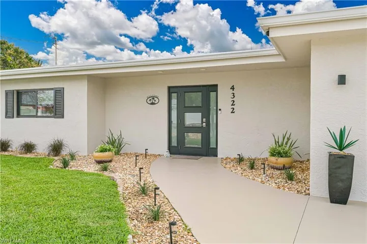 4322 Harbour Ln, North Fort Myers, Florida 33903