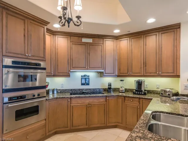 Spacious granite kitchen
