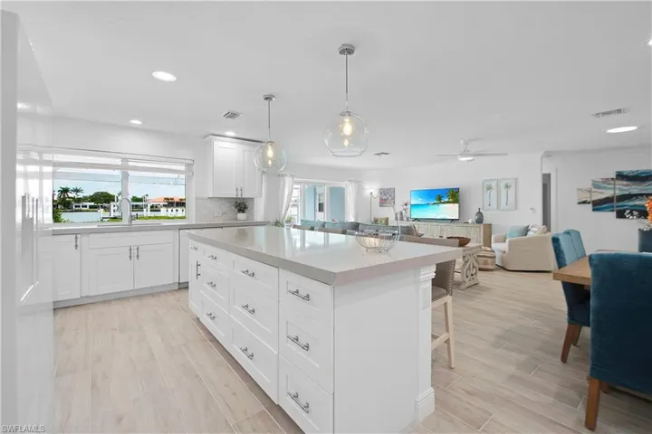 19 Pelican St E, Naples, Florida 34113