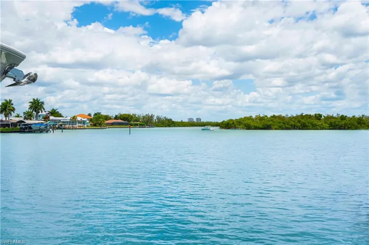 19 Pelican St E, Naples, Florida 34113