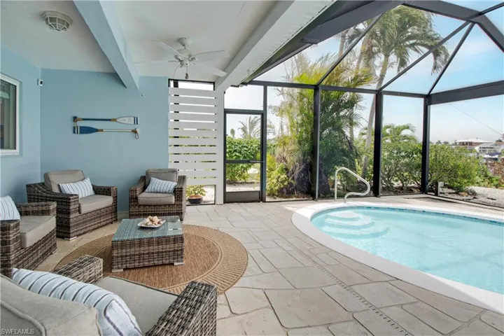 19 Pelican St E, Naples, Florida 34113