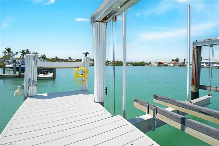 19 Pelican St E, Naples, Florida 34113