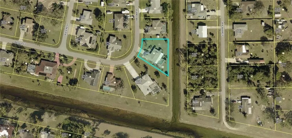 Aerial view of oversized lot on the canal.