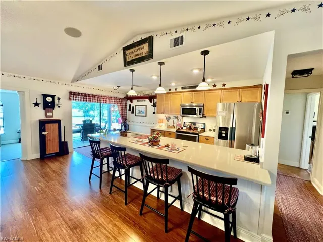 QUARTZ TOPS with large breakfast bar.