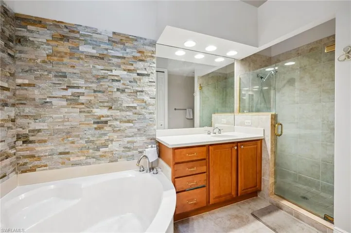 7859  Hawthorne  TER, Naples, FL 34113