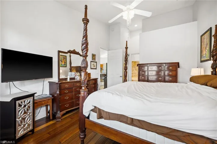 7859  Hawthorne  TER, Naples, FL 34113