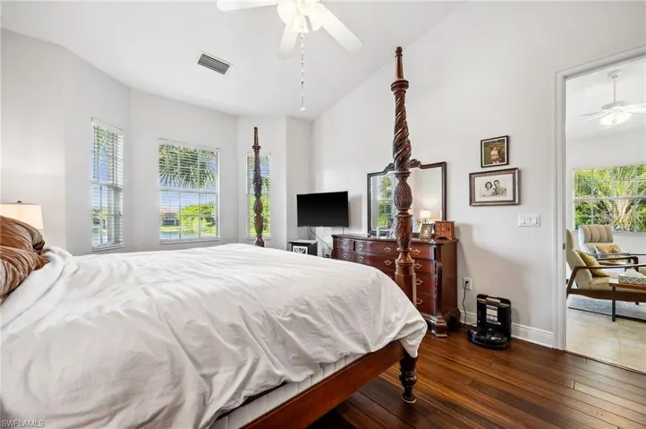 7859  Hawthorne  TER, Naples, FL 34113