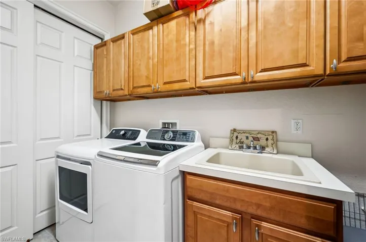 7859  Hawthorne  TER, Naples, FL 34113