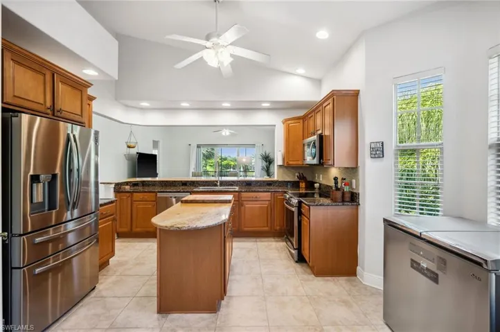 7859  Hawthorne  TER, Naples, FL 34113