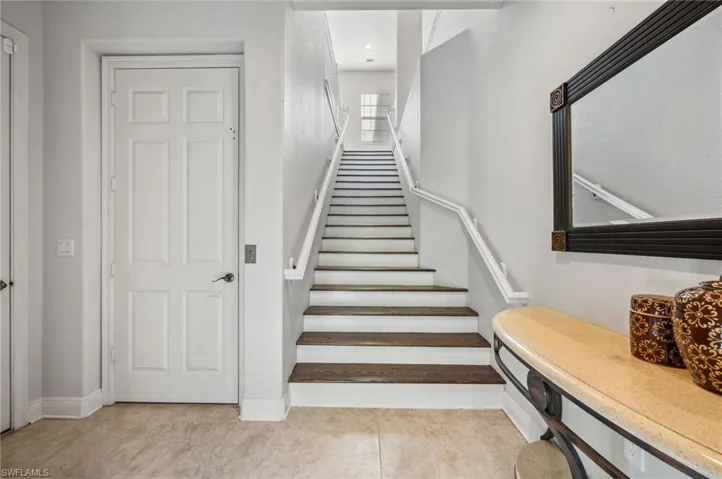 7859  Hawthorne  TER, Naples, FL 34113