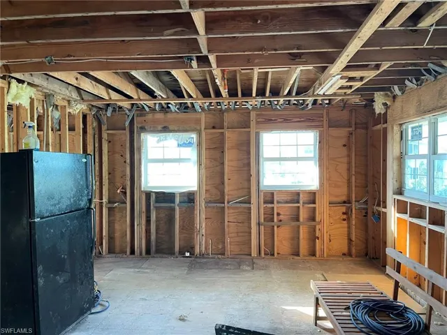 Huge Kitchen Light and Bright
