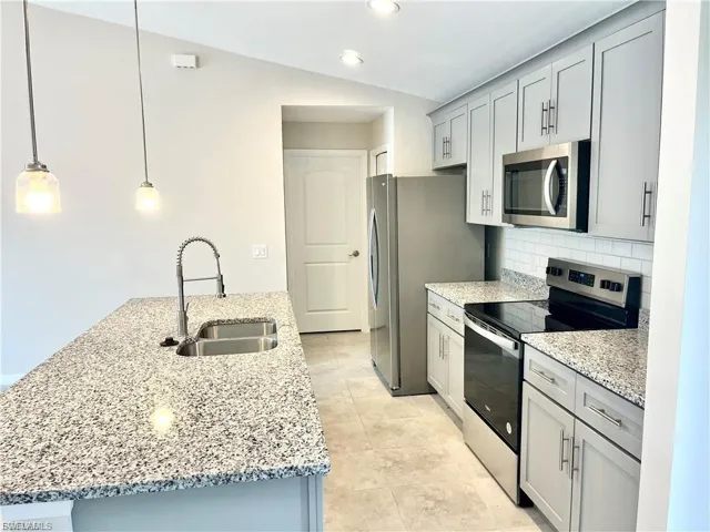 2538 Nw 24th Pl, Cape Coral, Florida 33993