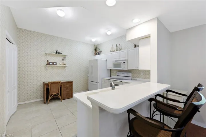 325 Dover Pl 103, Naples, Florida 34104