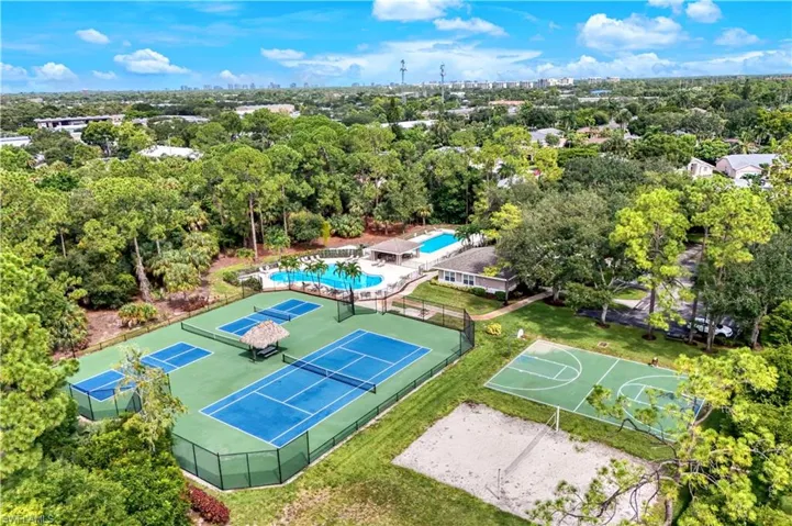 325 Dover Pl 103, Naples, Florida 34104