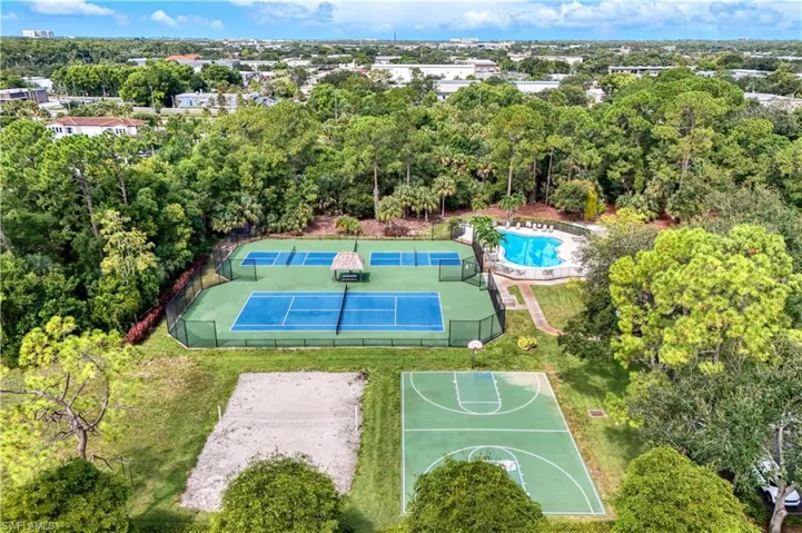 325 Dover Pl 103, Naples, Florida 34104
