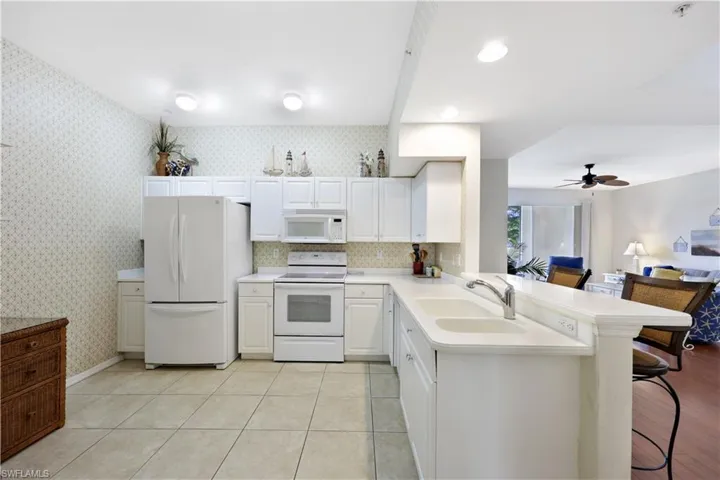 325 Dover Pl 103, Naples, Florida 34104