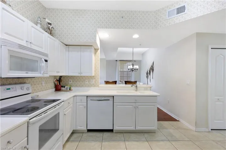 325 Dover Pl 103, Naples, Florida 34104