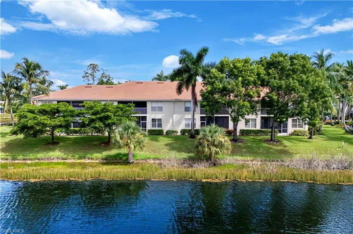 325 Dover Pl 103, Naples, Florida 34104