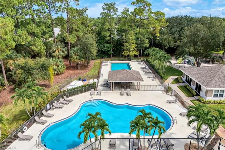 325 Dover Pl 103, Naples, Florida 34104