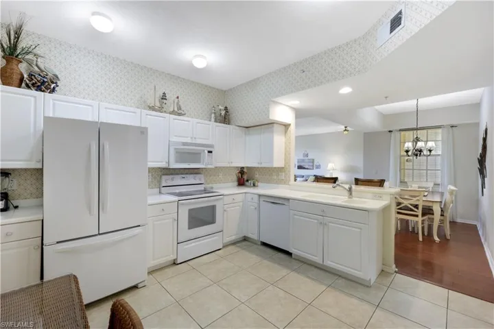 325 Dover Pl 103, Naples, Florida 34104