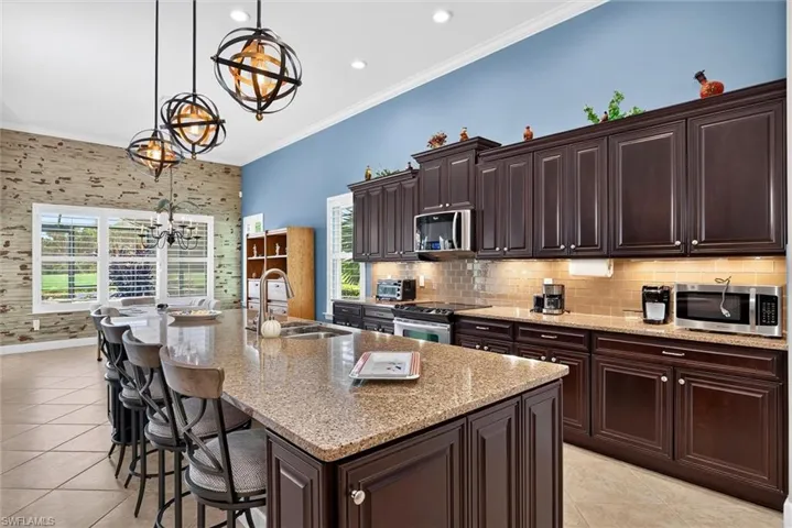 11205 Surrey Pl, Fort Myers, Florida 33913