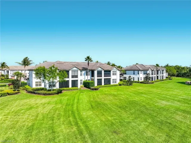 8040 Players Cove Dr 102, Naples, Florida 34113