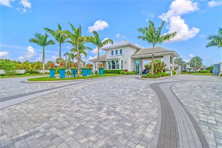 9048  Mayreau  WAY, Naples, FL 34114
