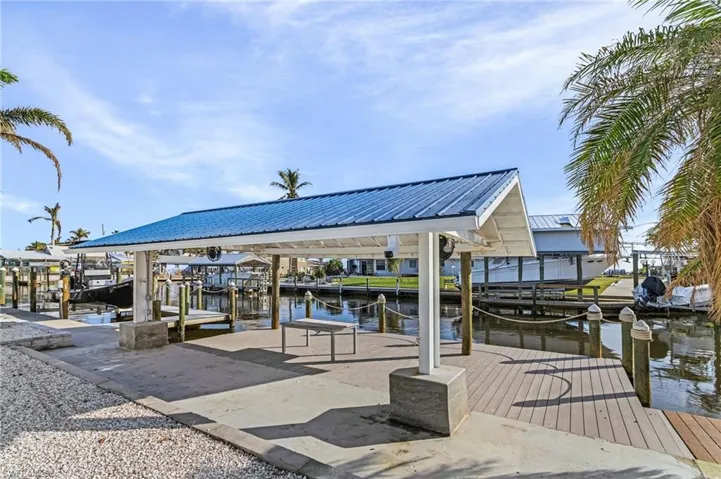 Large covered dock for entertaining