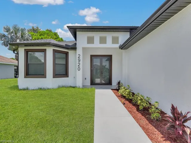 Property entrance featuring a yard