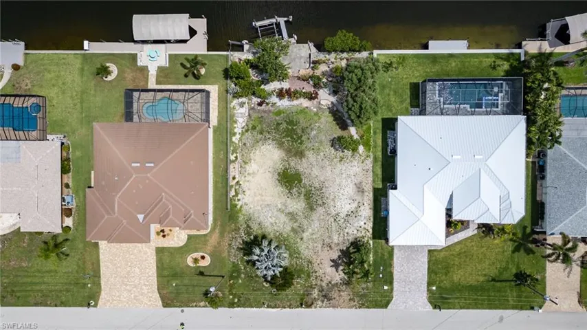 Bird's eye view of lot