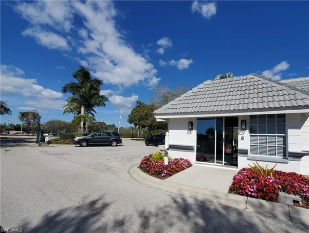 1051  Eastham  WAY, Naples, FL 34104