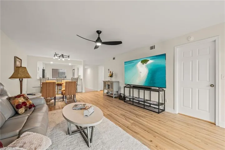 1051  Eastham  WAY, Naples, FL 34104