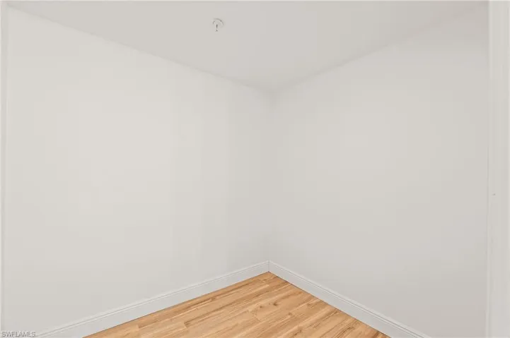 1051  Eastham  WAY, Naples, FL 34104