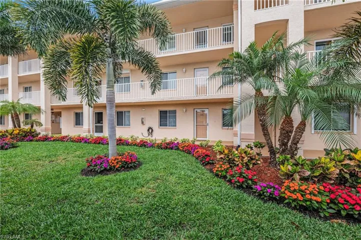 1051  Eastham  WAY, Naples, FL 34104