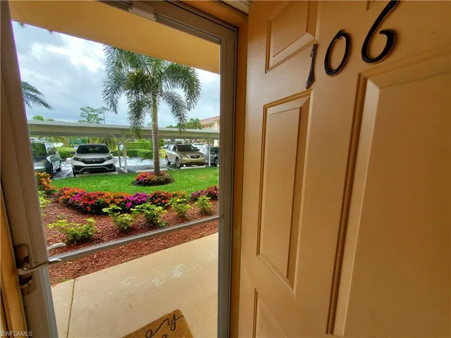 1051  Eastham  WAY, Naples, FL 34104