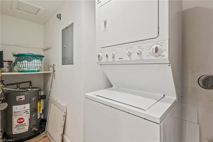1051  Eastham  WAY, Naples, FL 34104