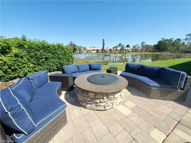 1051  Eastham  WAY, Naples, FL 34104