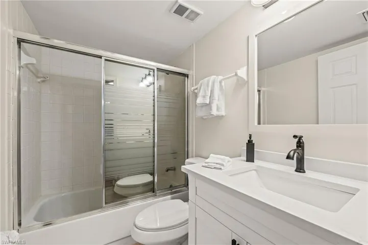 1051  Eastham  WAY, Naples, FL 34104